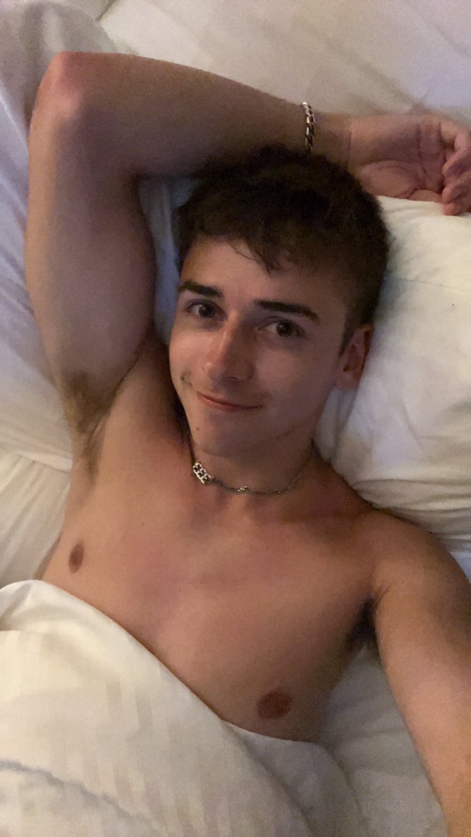 twinkstann's tweet photo. goodmorning ✨ rt if you like morning cuddles 👀 https://t.co/R43HtACorZ