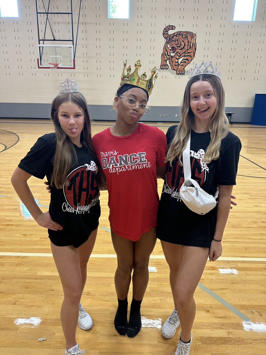 DAY 4 OF PRECAMP
CONGRATS
Allie
Megan 
Natalee
on being top banana award recipients
also CONGRATS
Ella
Symone
Rachel
on being coaches awards recipients