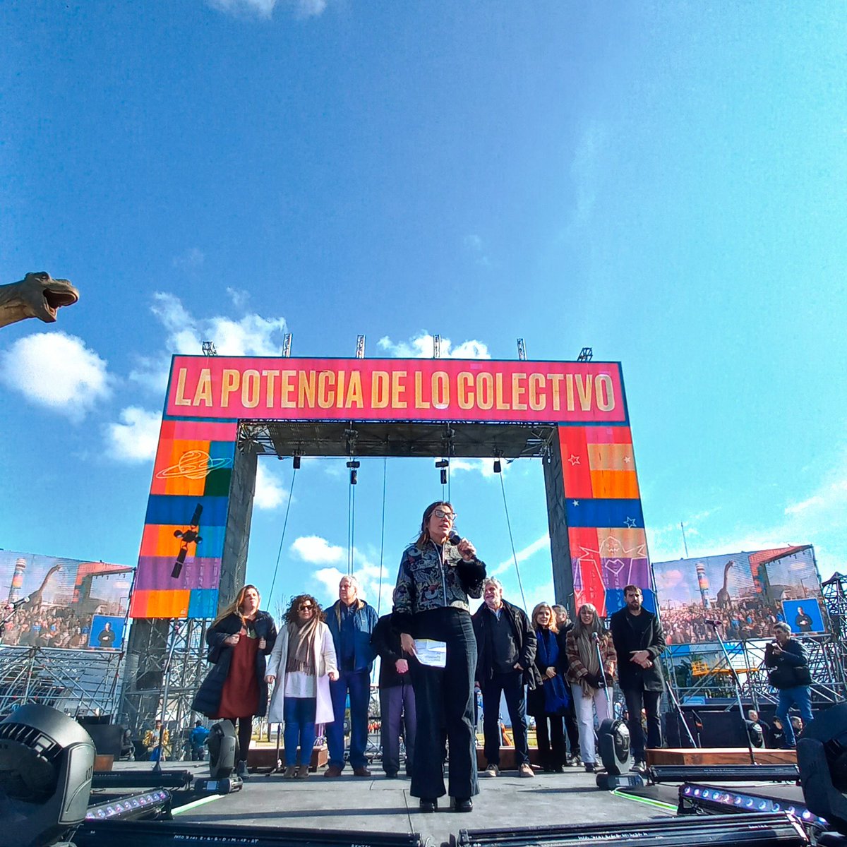 Arrancaron la vacaciones de invierno! Gracias a todos por estar y haber participado en este gran dia! 
Celebrando #40AñosDeDemocracia 
#ArgentinaUnidaSeMuestra
<a href="/CulturaNacionAR/">Cultura Nación</a>
<a href="/mlucrecardoso/">Lucrecia Cardoso</a>
@ariperechi
<a href="/gustavromero/">Romero Gustavo</a>