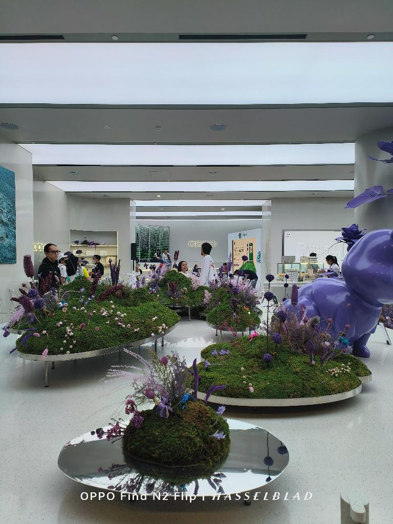 frethings's tweet image. Seruu banget nih dateng ke OPPO Gallery bisa liat liat display tanaman nya yg baguss polll ❤️❤️
#OPPOxWimbledon23 #NeverMissTheBestShot #FlippingBetterWithOPPO #OPPOFindN2Flip