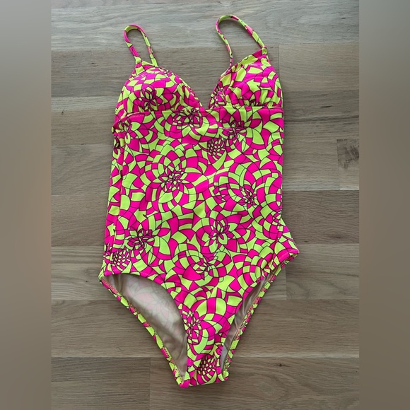 ShelleyB326's tweet photo. So good I had to share! Check out all the items I'm loving on @Poshmarkapp #poshmark #fashion #style #shopmycloset #delilahwear #dianevonfurstenberg: https://t.co/9aXZ6nnpnQ https://t.co/rndksHQD3X