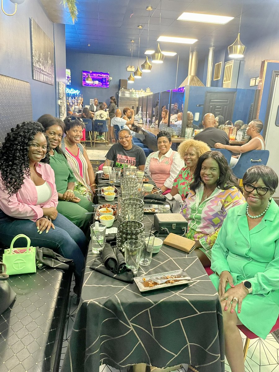 makedamclune's tweet photo. Leadership Seminar of Alpha Kappa Alpha Sorority, Inc is a #wrap Service is what we do! 
Moving forward #Leadership is a must schedule #PathwaysToSoar #SoaringWithAKA #AKA1908 #SAR #SouthAtlanticRegion @akasorority1908 https://t.co/nbpOJjKeoa