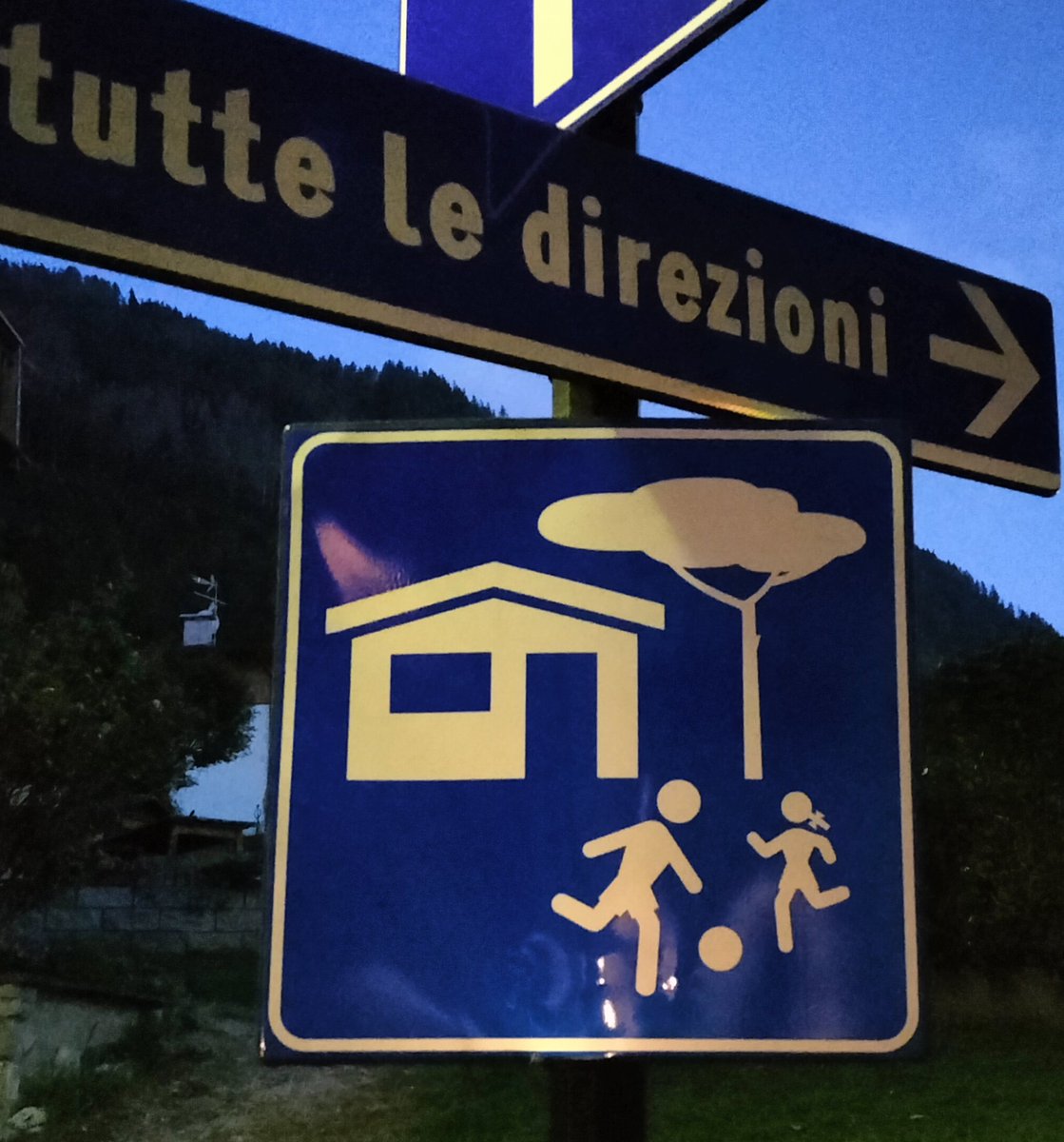 Evviva, allora c'è speranza ‼️
Esistono ancora persone illuminate 💡💡👏👏

Facciamo largo ai bambini che giocano per strada ...❤️