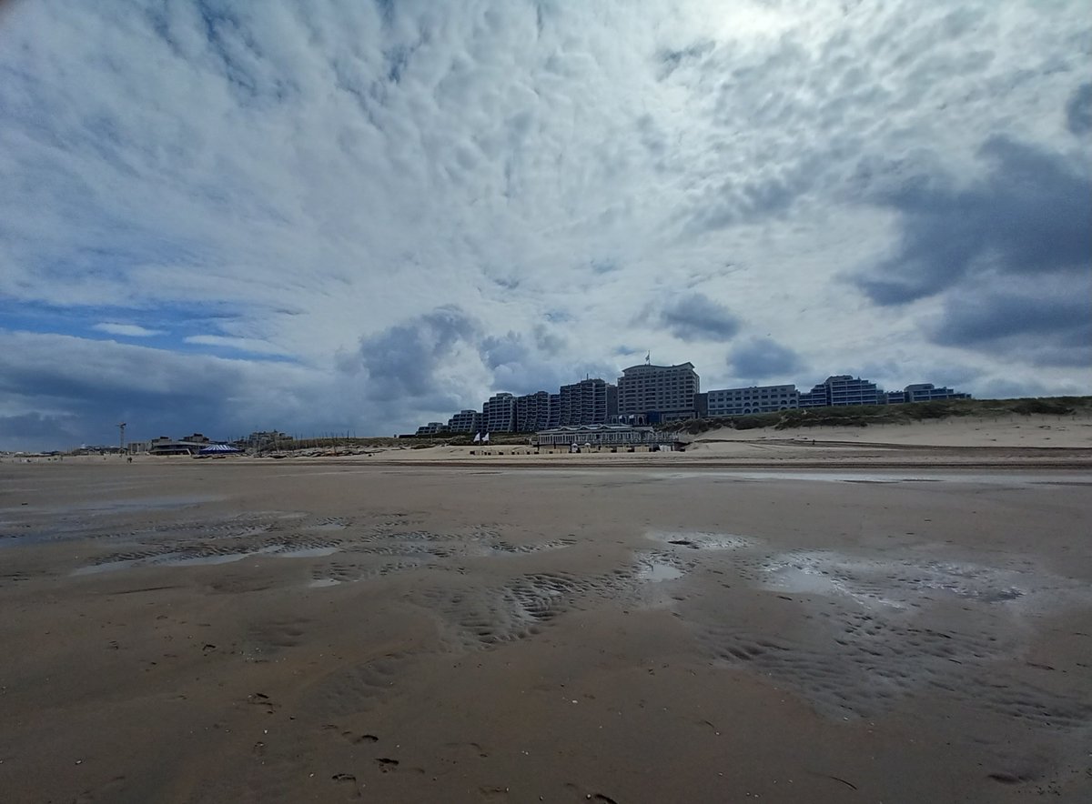Schrijfs_Els's tweet photo. #haiku 
geen dag is gelijk
dat wat eindig is  valt weg
veranderd tij

@dezeekust @versvandezee @DZK_Noordwijk https://t.co/Dn8o5b1mFa
