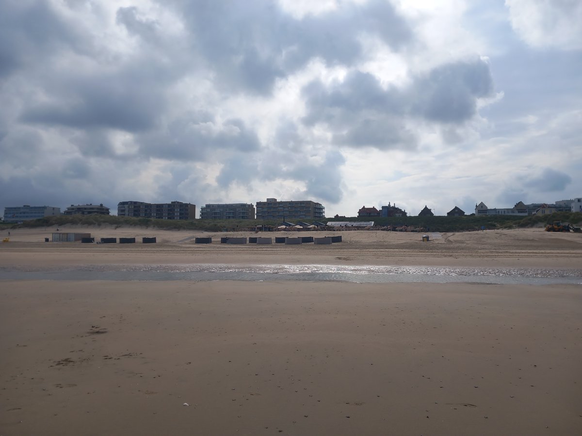Schrijfs_Els's tweet photo. #haiku 
geen dag is gelijk
dat wat eindig is  valt weg
veranderd tij

@dezeekust @versvandezee @DZK_Noordwijk https://t.co/Dn8o5b1mFa