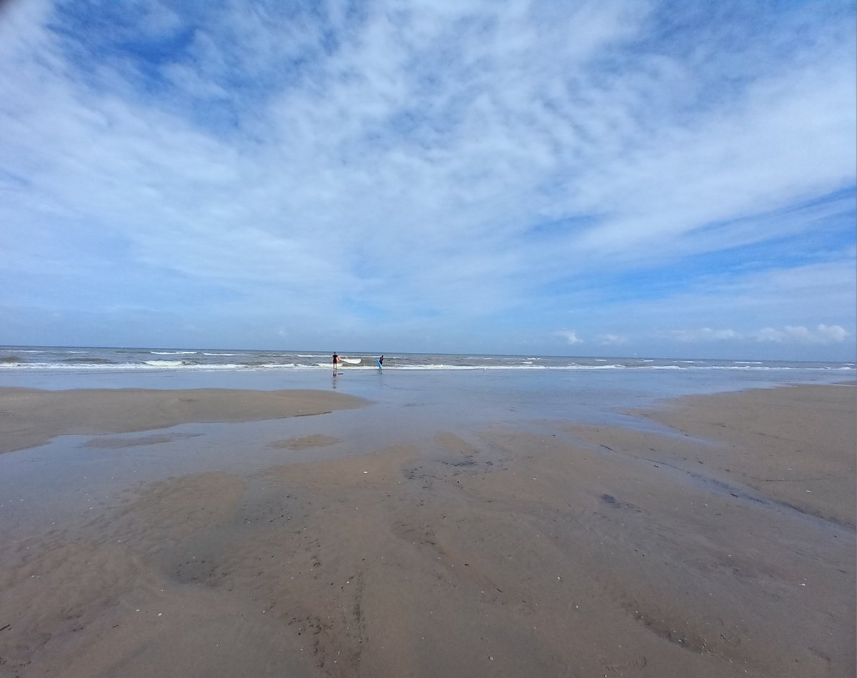 #haiku 
geen dag is gelijk
dat wat eindig is  valt weg
veranderd tij

<a href="/dezeekust/">De Zee Kust -DZK-</a> <a href="/versvandezee/">Vers van de Zee</a> <a href="/DZK_Noordwijk/">De Zee Kust NOORDWIJK</a>