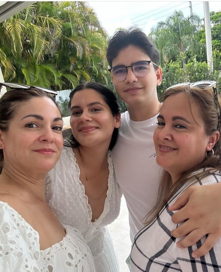 GretelMendozaT2's tweet photo. @MauraMirandaMo1 @MaElviraSalazar @POTUS @SecMayorkas @USCIS_es @USEmbCuba #castigadosporserlegales 
#cfrp 
@USCIS_es 
@PotusBaiden 
@SecAlejandroMayorkas
Años separados,necesitamos saber de nuestros procesos,años 2016 -2017 i 131 pagado y nos dejaron en el olvido,no más citas ,necesitamos modernización,SI POR PERMISO DE VIAJE 🛩️🛩️🛩️ YA,NO MAS TRABAS https://t.co/0sf7b7I2k0