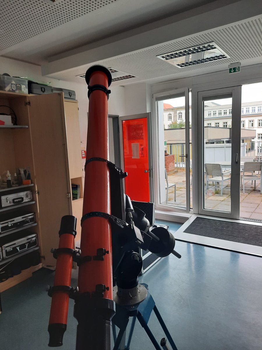 aak_kassel's tweet photo. Gestern trafen sich Mitglieder des AAK, um die öffentlichen Beobachtungen zu planen. 

Unser Polarex-Refraktor, den wir hier neulich erwähnt hatten soll dafür zum Einsatz kommen.

Geplant ist Passanten tagsüber auf der Straße die #Sonne im #Teleskop zu zeigen. https://t.co/dC9qxAMnu8