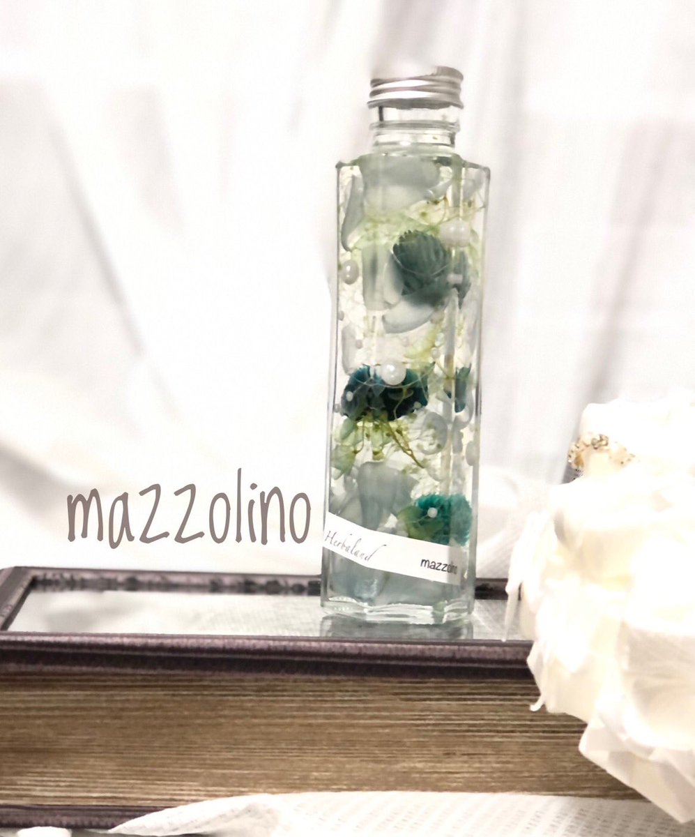 Mazzolino_Chie's tweet photo. ⠀
　　・＊・＊・私の作品・＊・＊・

六角のビンでデザインリサイクル💕
ブルー×グリーンのもので✨

#日本ハーバリウム協会⠀
#ハーバランド⠀
#herbaland
#Japaneseherbarium
#ハーバリウム⠀
#ハーバリウム教室⠀
#ハーバリウムレッスン
#花雑貨
#ハンドメイド
#リメイク
#自分作品⠀
#mazzolino https://t.co/t1ahbGkZNM