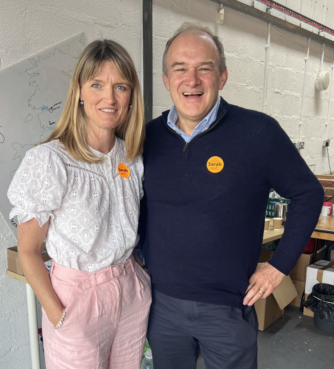 Spirits are high down here in #Frome. Delighted to bump into @EdwardJDavey supporting @SarahDykeLD ahead of Thursday’s by-election.
#winninghere
