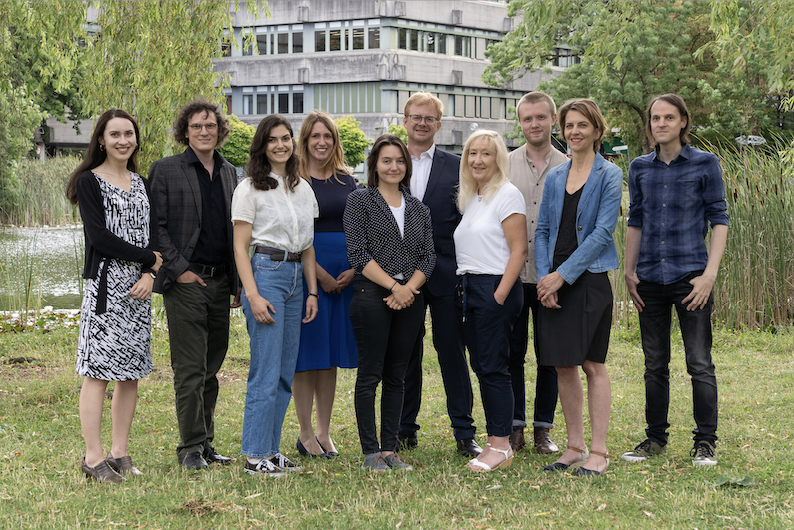 ✨ Der Lehrstuhl für Deutsche Sprache und Literatur des Mittelalters an der <a href="/uni__augsburg/">Universität Augsburg</a> – jetzt auch mit offiziellem Foto! ✨
#teambleuler #dslma #annakathrinbleuler #uniaugsburg