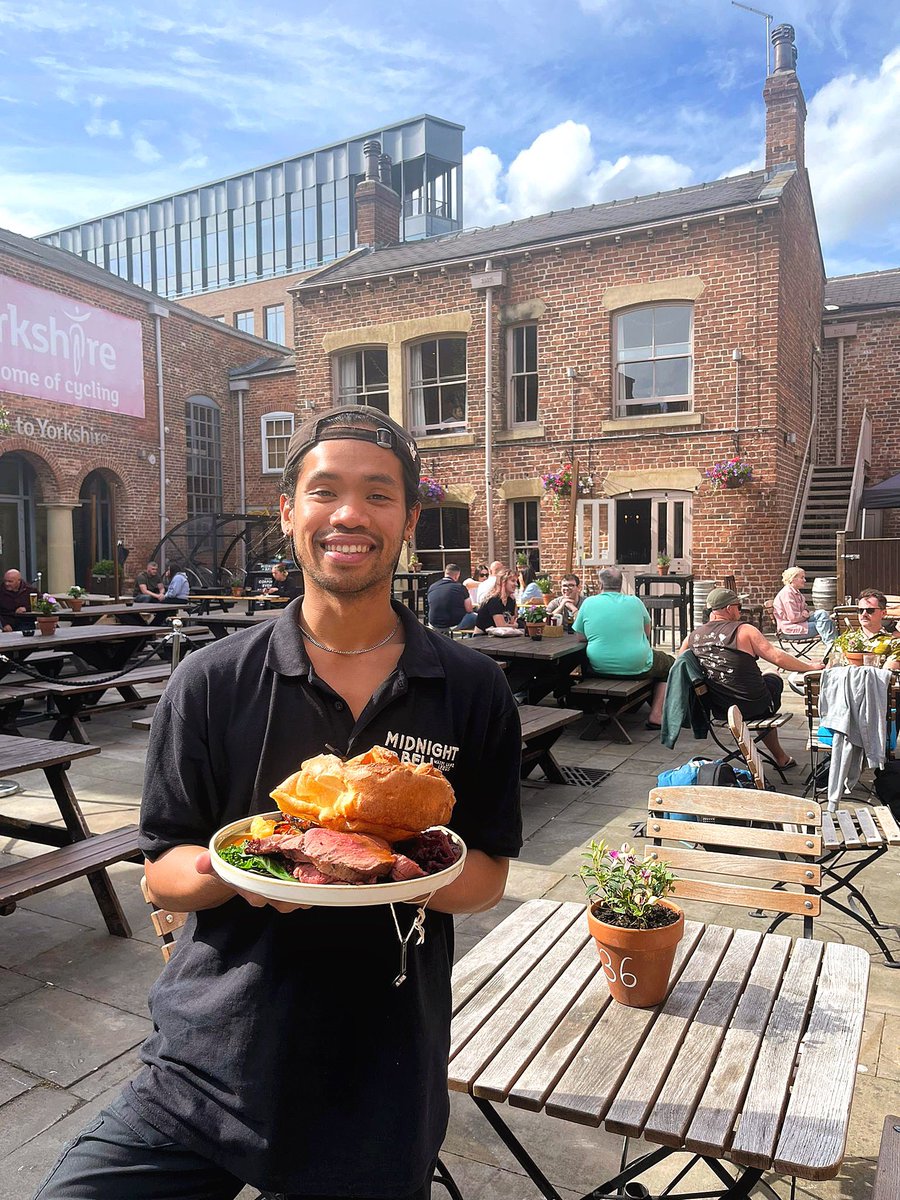 M E E T   T H E   T E A M 👋 

Ray has joined us recently as part of the Midnight Bell team! 

Here he is showing off one of our roasts 🍽️ 

He’s lovely and everyone loves him! Pop in to say hi 😀

#midnightbell #midnightbellleeds #pubsinleeds #leedspub #leedspubs #leedslife