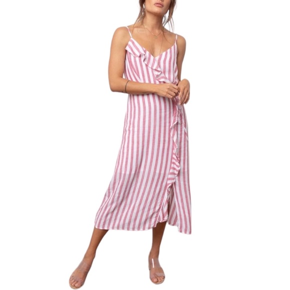 pluto0237's tweet photo. So good I had to share! Check out all the items I'm loving on @Poshmarkapp #poshmark #fashion #style #shopmycloset #unknow #rails #bellacanvas: https://t.co/HCNVRyaN56 https://t.co/OFCX2GOSqp