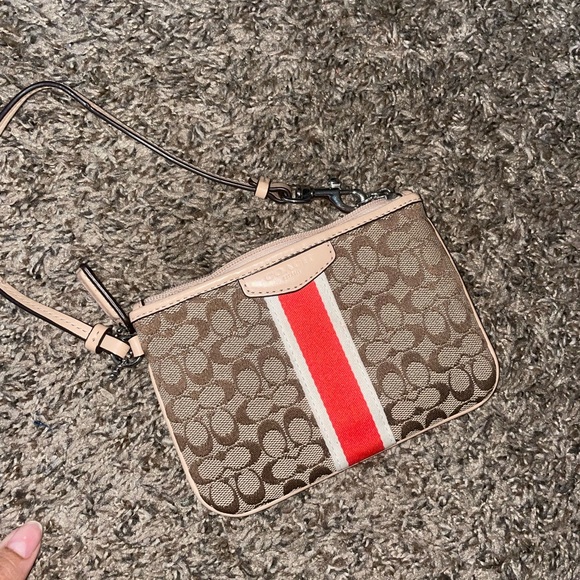 sssuper's tweet photo. So good I had to share! Check out all the items I'm loving on @Poshmarkapp #poshmark #fashion #style #shopmycloset #coach #veryj: https://t.co/jzqTLES8Jv https://t.co/AhukGmkPO9