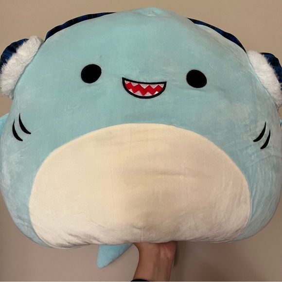 lesbiunhhh's tweet photo. So good I had to share! Check out all the items I'm loving on @Poshmarkapp #poshmark #fashion #style #shopmycloset #squishmallows: https://t.co/QXCrIiRlww https://t.co/D8NnEtVDdW