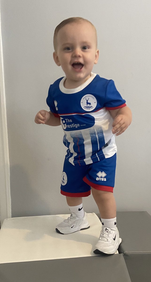 Stal_ley's tweet photo. @Official_HUFC only got him in a Pools strip 💙⚪️⚽️🥅 #16monthsold #PoolsStrip #Hartlepool https://t.co/rnWyOioKUl