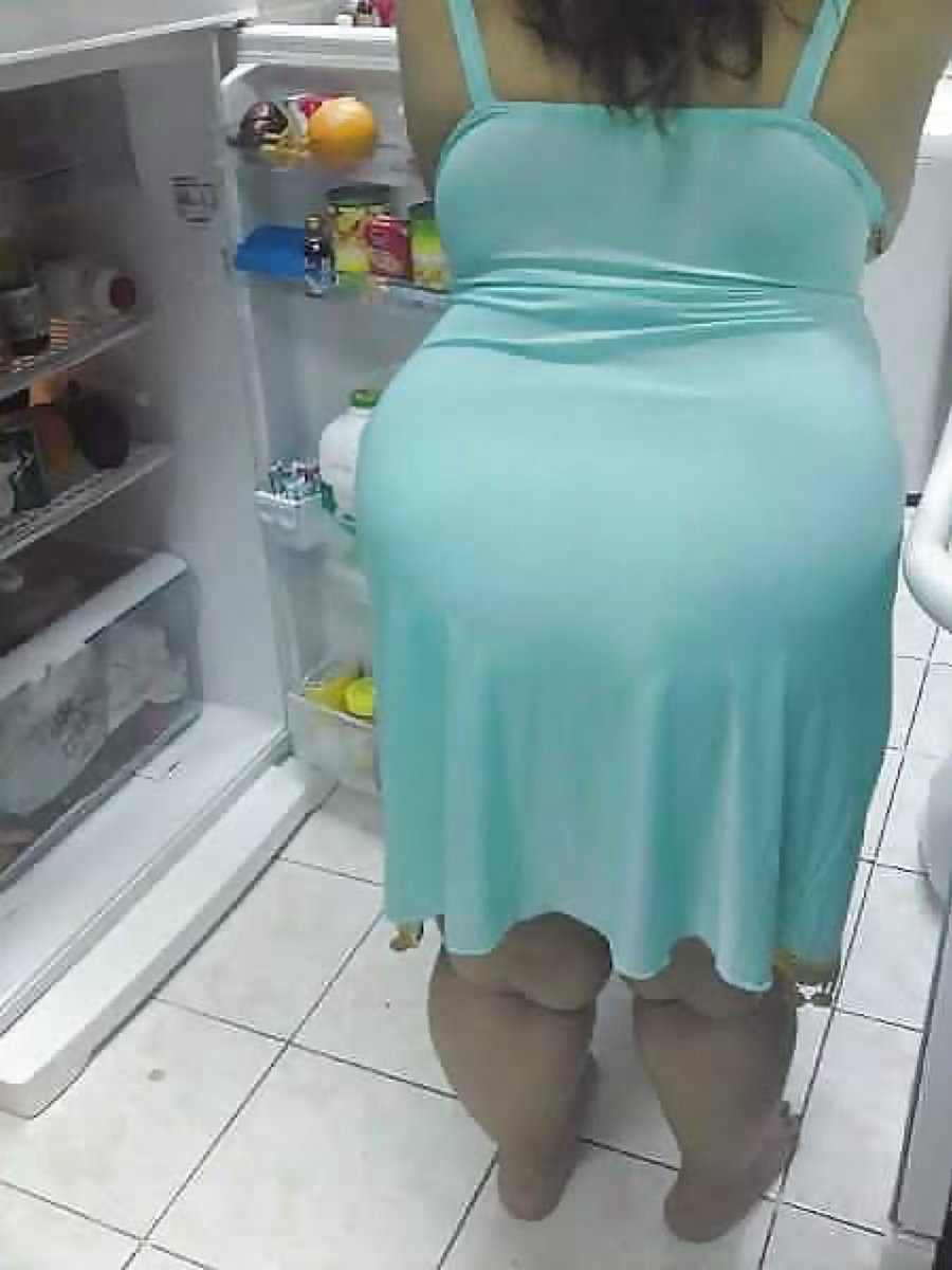 انا فاضلي شويه وافضي التلاجه واقعد فيها