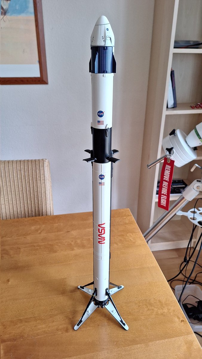 It took some time, and shipment+customs to Germany is quite expensive, but finally it got it: My Falcon 9 from Crew Demo 2 Mission 👍😀🚀. Thanks to @Erdayastronaut and @getjeda , this is really great stuff !!!