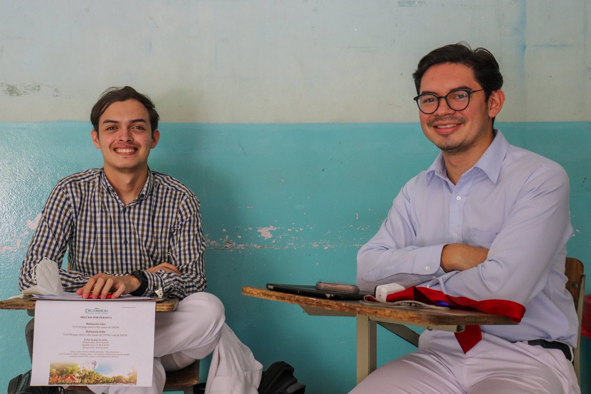 FMOcc_UES's tweet photo. 👷🏻👩🏻‍⚕️ | Somos la cuna de la educación superior en la zona occidental de El Salvador. En 58 años hemos formado miles de profesionales que han puesto en alto el nombre de nuestra institución en diferentes ramas académicas. https://t.co/O546NB84w5