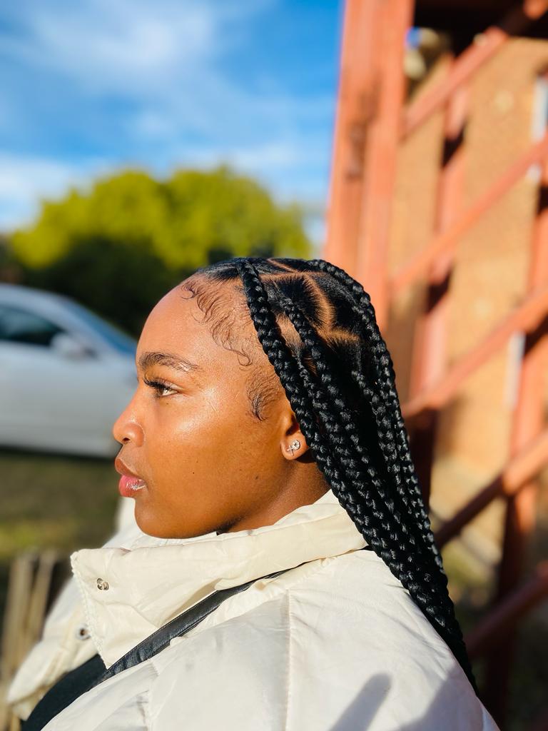 LineoJockey's tweet photo. Hii, I'm Lineo and I'm a hairstylist @braidsgoddess_ on Insta. I do knotless braids and twists. Currently only doing house calls around Maseru. 🇱🇸 
To book your appointment, WhatsApp +266 69303407
Call +266 59591577 https://t.co/iJlJY8Za1v