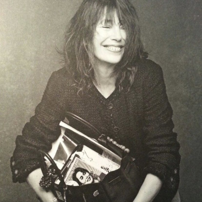 reverberem a imagem da jane birkin já mais velha também, porque envelhecer é bonito, sexy e admirável. ela fez isso muito bem. 🕊️