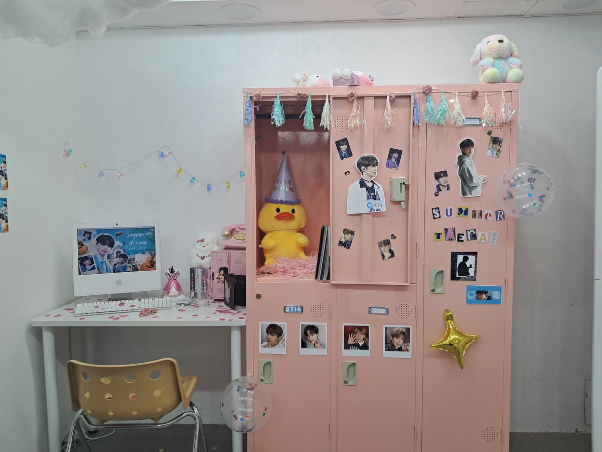 hyen_x's tweet photo. 📍드리미스페이스

늦게 가서 럭드는 끝났지만... 즐겁게 감상하구 왔어요!! 부채 진짜 너무 이뻐서 생카 돌 때 잘 쓰고 다녔어요!
#summer_dream_with_taetae
#태래가_온_여름을_기억할게요 https://t.co/DLj0U8oBHZ