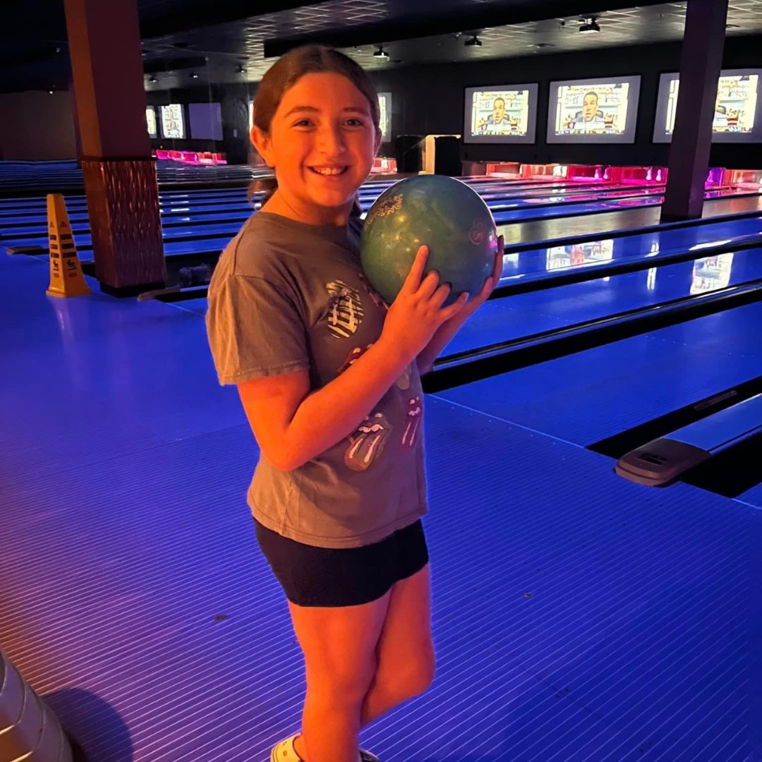 itzfamily's tweet image. Rise and shine, it's time for early bird bowling at iT'Z today! Start your day with strikes and laughter as you enjoy this great early bird special. 🎳🌅 #EarlyBirdBowling #SundayFunday #iTZFun