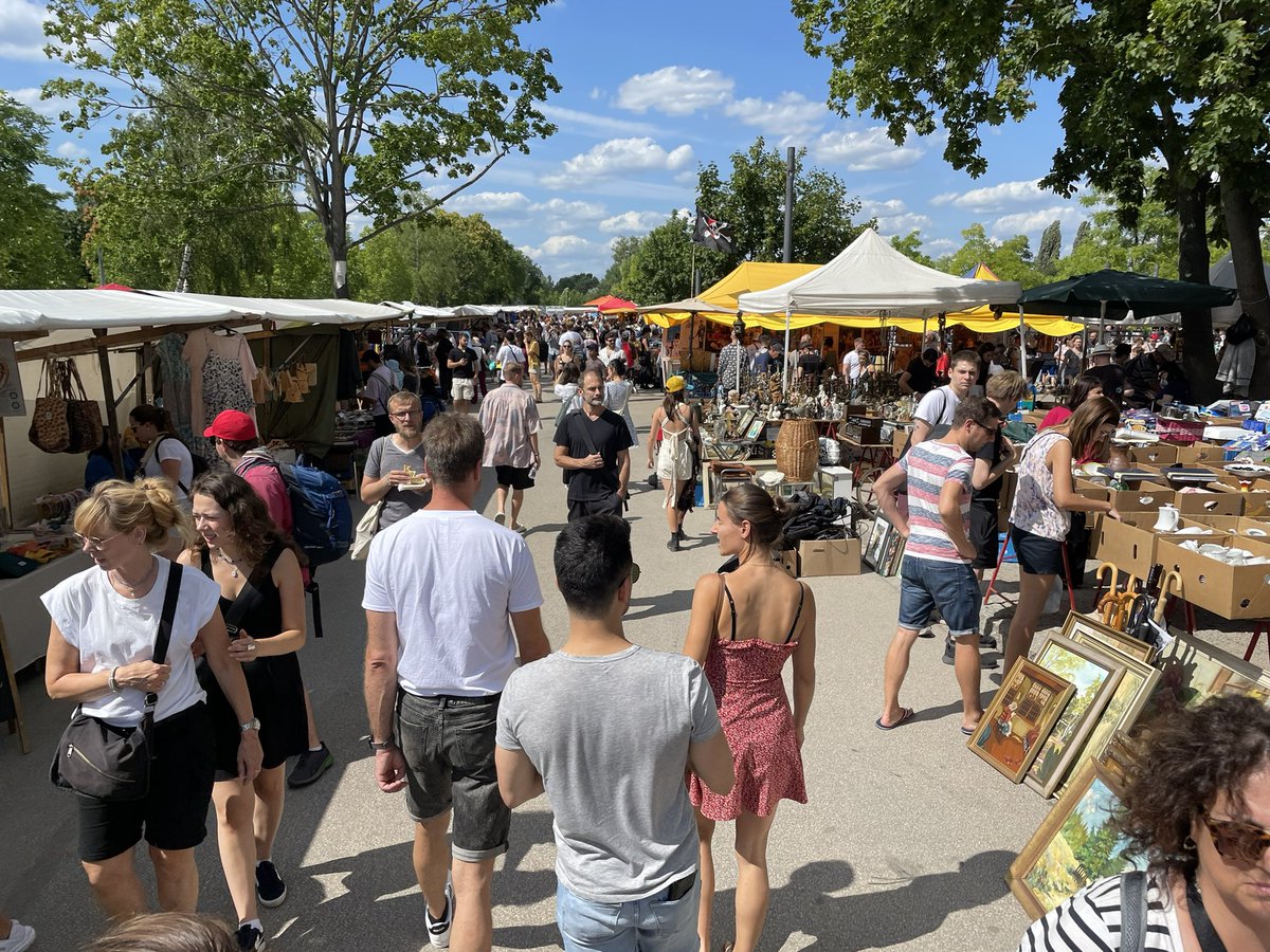 Der Mauerpark ist doch immer nen Besuch wert. Einmal quer über den #trödelmarkt gelaufen