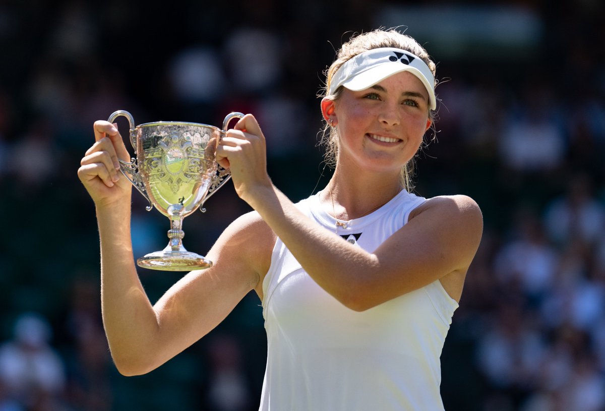 Wimbledon's tweet image. The last two #Wimbledon Girls' Singles champions:

2022 - Liv Hovde 🇺🇸
2023 - Clervie Ngounoue 🇺🇸