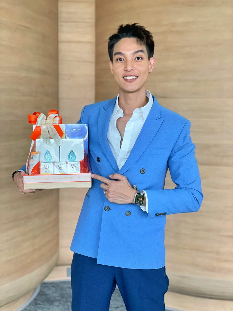 omnibus348's tweet photo. 😍 มีหลายคำถามหลังไมค์มาเกี่ยวกับของรางวัลสุดเซอร์ไพรส์ที่ได้มาจาก @ratchaofficial บอกเลยว่าตลอดเกือบ 20 วัน ที่ได้มา ใช้จริง เห็นผลจริง ขอบคุณสิ่งดีๆที่มอบให้จากใจจริงครับ ไปหาซื้อกันได้นะครับ ที่ EveAndBoy #Ratcha #ratchalife #ratchagoodlife #vitcbiofaceserum #vitc #วิตซี https://t.co/gjKzp5Bx4N