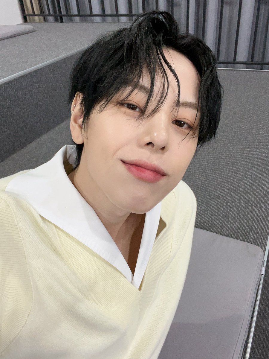WEi__Member's tweet photo. [#대현] 오늘 하루도 고생했어요🖤 https://t.co/N5nfPXXRvq