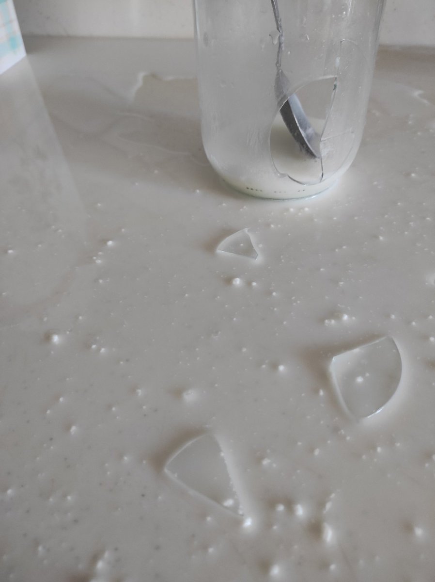 yamureellaa's tweet photo. Alt tarafı bir ayran yapacaktım https://t.co/fxbBk5ehzK