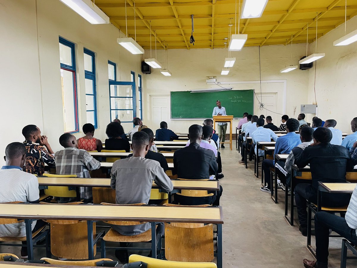 Nonaha muri <a href="/Uni_Rwanda/">University of Rwanda</a> campus ya <a href="/UR_Huye/">UR_Huye campus</a> hari kubera amatora yabagize Committee nyobozi ya DUSAF 2023-2024. <a href="/A_sebutege/">Sebutege Ange</a> <a href="/JRutaburingoga/">Jerome Rutaburingoga</a> <a href="/UrsuHuye/">URSU Huye Campus</a> <a href="/RwikazaGentil/">Rwikaza gentil</a> @Erickson_Mugish <a href="/HuyeDistrict/">Huye District</a> <a href="/GisagaraDistr/">Gisagara District</a> <a href="/RwandaLocalGov/">Ministry of Local Government | Rwanda</a>