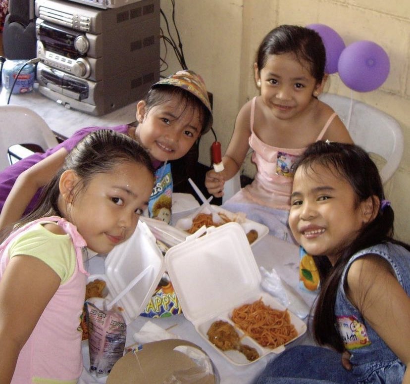 rbynnhrn's tweet photo. us way back 2007 HAHAHA ang cute di ba 🥹 https://t.co/J4h7gdO053