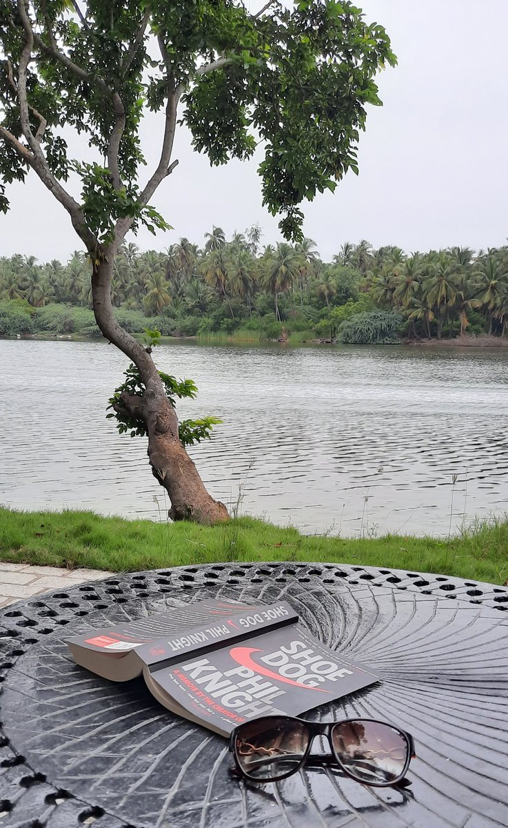 thebookplatter's tweet photo. 🌴 The best travel companions...books! 

#theunforeseen #thebookplatter #travelbuddy #travelcompanion #readanywhere #mustreadbooks #bookpeace #bookzen #pondicherry https://t.co/tEHurRveM4