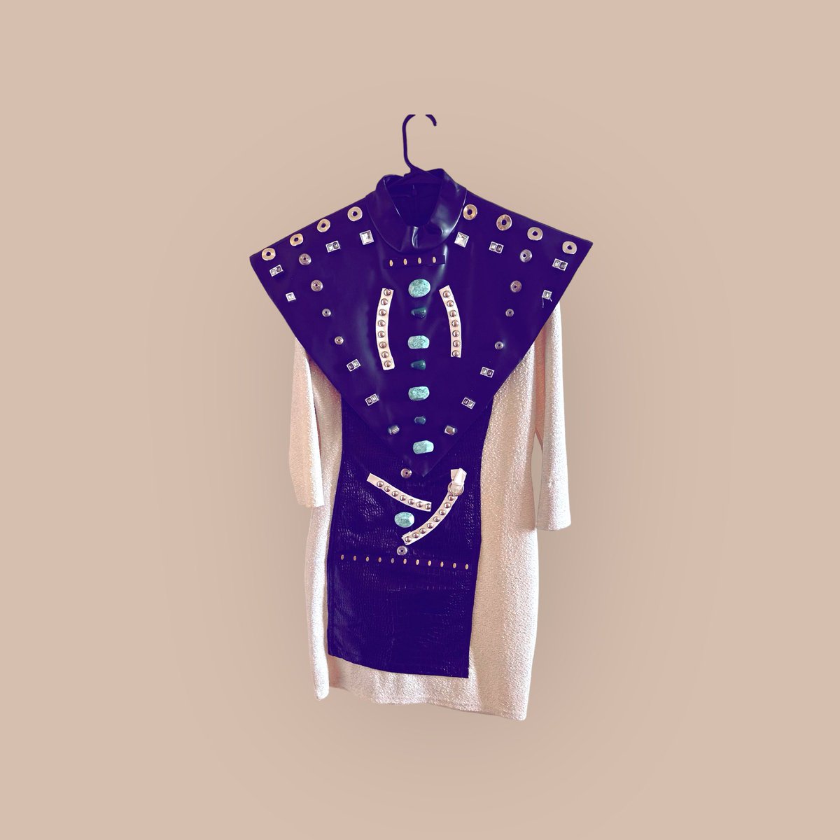 BukiBougie's tweet photo. I custom designed this “ Alien Inspired” Bodycon dress and matching detachable leather cape. Work separate or together! Store link in bio! #BukiBougie #FarrahNaykaAshline #Vogue #alien #customfashion #fashion #alienstyle #customdesigner #upcycling #dresses #FallFashion2023 #sexy https://t.co/ySPB0AsREg