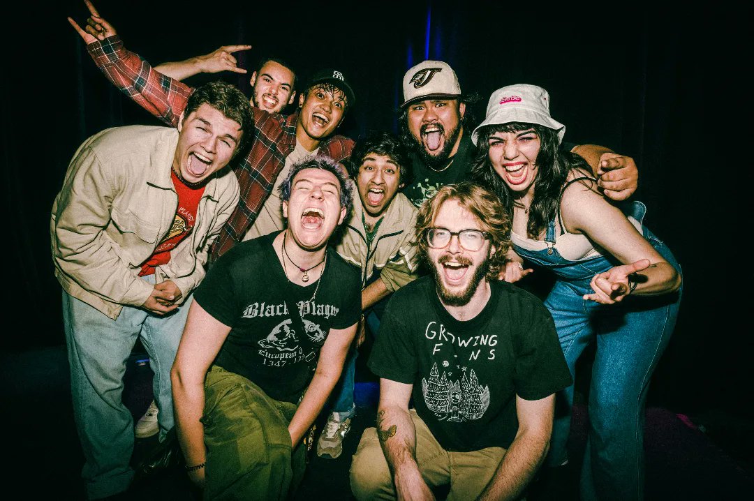 vacantspaceband's tweet photo. 06/30/2023
𝐓𝐡𝐞 𝐁𝐨𝐧𝐞𝐬 𝐒𝐢𝐧𝐠𝐥𝐞 𝐑𝐞𝐥𝐞𝐚𝐬𝐞 𝐒𝐡𝐨𝐰.

Thanks to everyone who came out and made this such a special night for us! We were thrilled to see many new faces, and many devoted long-time supporters 🫶🏼

#alternativerock #indie #Grunge #summershows #gig https://t.co/M6LUrLUOx6