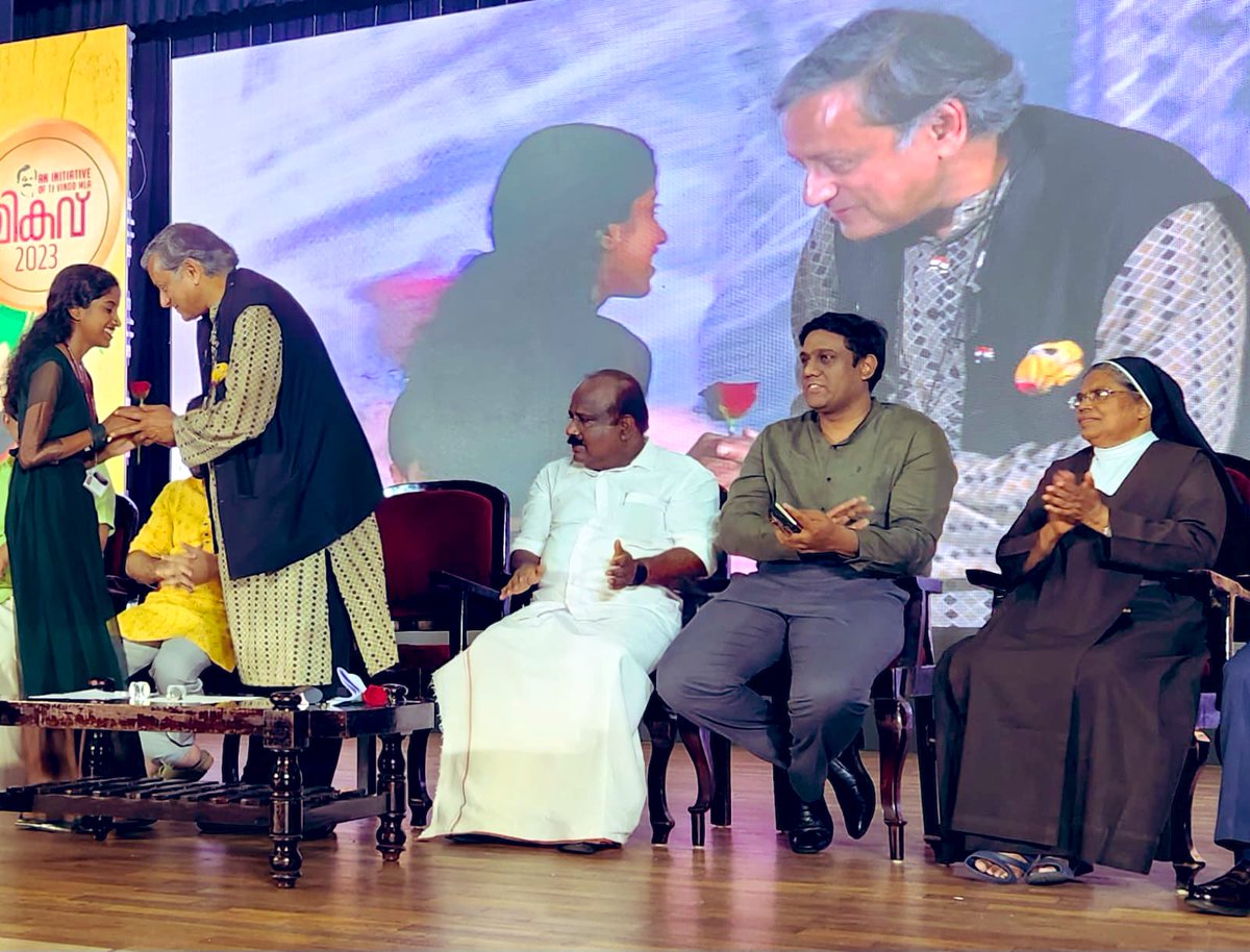 ShashiTharoor's tweet photo. Inaugurated the #MLAAwards function of Ernakulam MLA @TJVinod1 this morning. Addressed a massive hall filled to capacity and was struck by the scale of the event &amp; the high priority the state gives to academic excellence. https://t.co/zWNegH1J8z