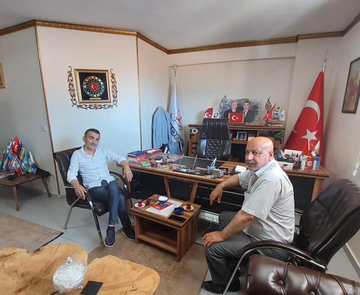 Zaman mı desem , 
Mütasyon mu desem  bilmiyorum..
Hepimiz farklı farklı bir Ülkücü profili sergiliyoruz, 
Bir de Basri dolaş abi gibiler var, varlıkları daim olsun, şanlı namlı jenerasyonun son temsilcilerinden onlar; çizgi, duruş, hep aynı, 
Allah ömürlerine bereket huzur versin