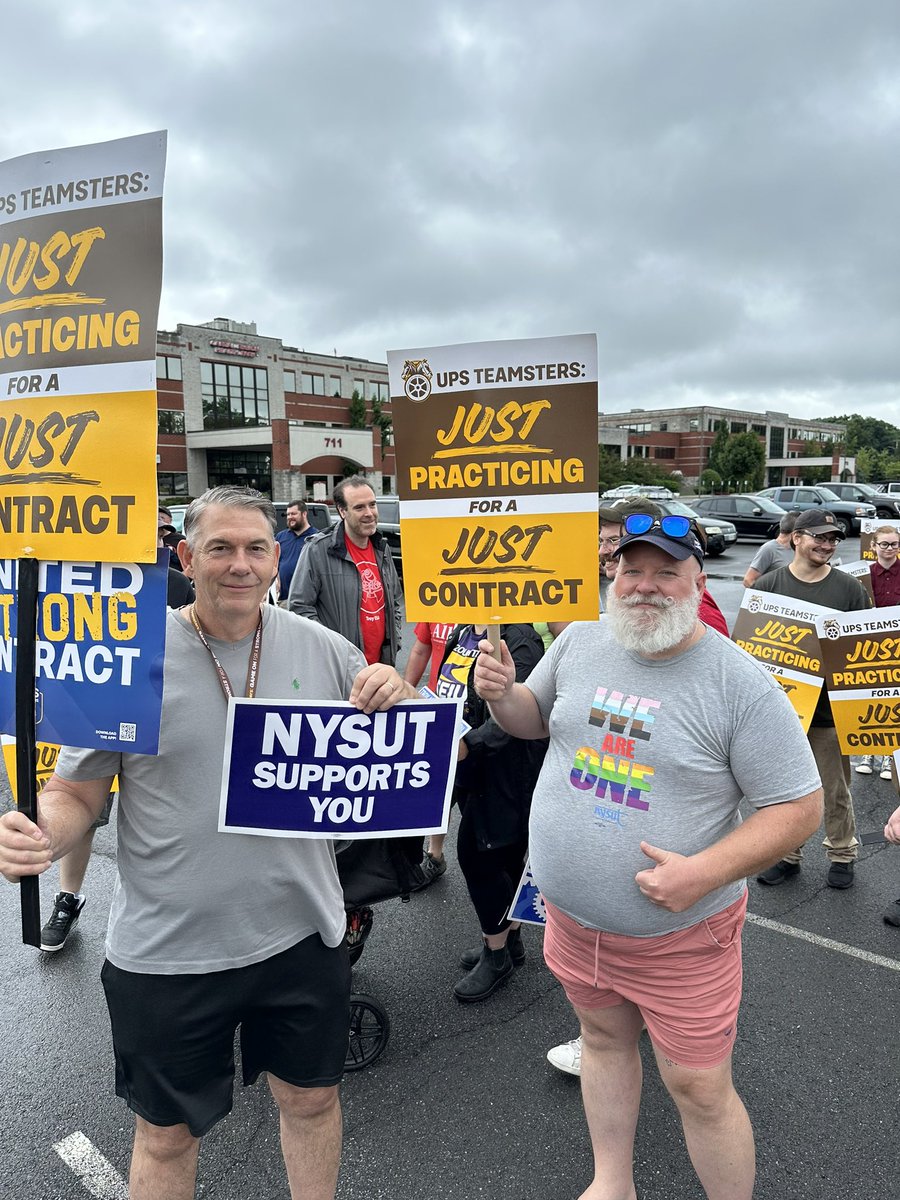 A just contract PAY UP @UPS - in support of our @Teamsters labor fam! @nysut @MelindaJPerson @alir13 @NYSUTCDRO @LGBTQNYSUT @PrideatWork @mrpeterkim