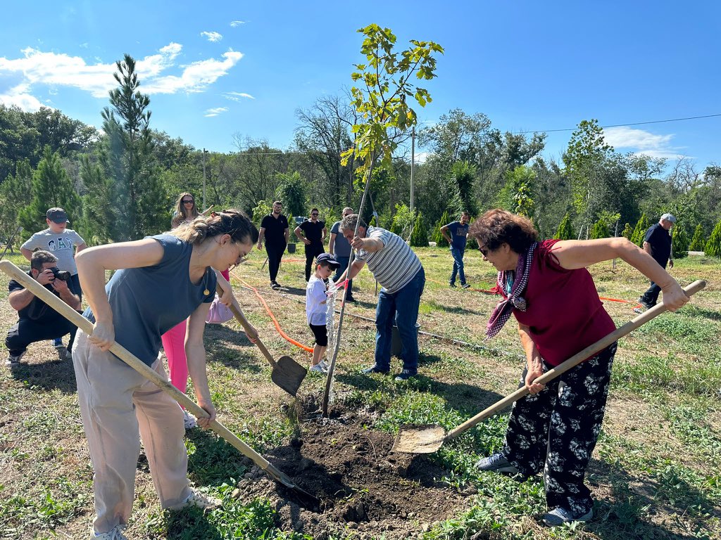 TC_TiflisBE's tweet image. 15 Temmuz Demokrasi ve Milli Birlik Günü kapsamında, “Türkiye Yüzyılının Kahramanları” anısına GÜRTİAD’ın katkılarıyla Gürcistan’daki iş insanlarımızla birlikte GÜRTİAD Kenan Yıldırım Hatıra Ormanı’nda fidan diktik.

#VictoryofDemocracy
#HeroesofTürkiyeCentury
