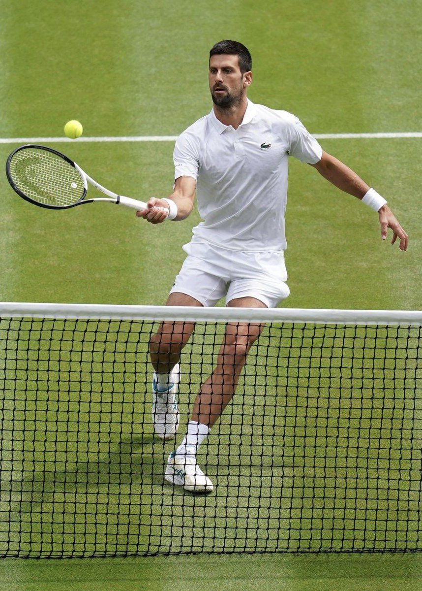 2Arati's tweet photo. #sports #tennis #WimbledonFinal
#NovakDjokovic wins the first set against #CarlosAlcaraz 6-1 at #Wimbledon https://t.co/WrgEluyiVH