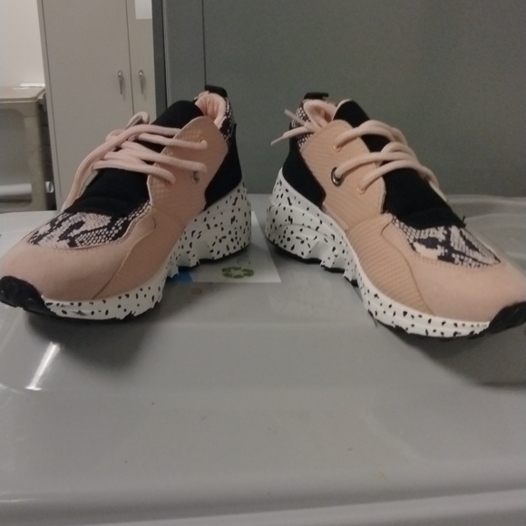 FibroFit's tweet image. So good I had to share! Check out all the items I'm loving on @Poshmarkapp #poshmark #fashion #style #shopmycloset #qupid: posh.mk/j6MQi1b0tBb