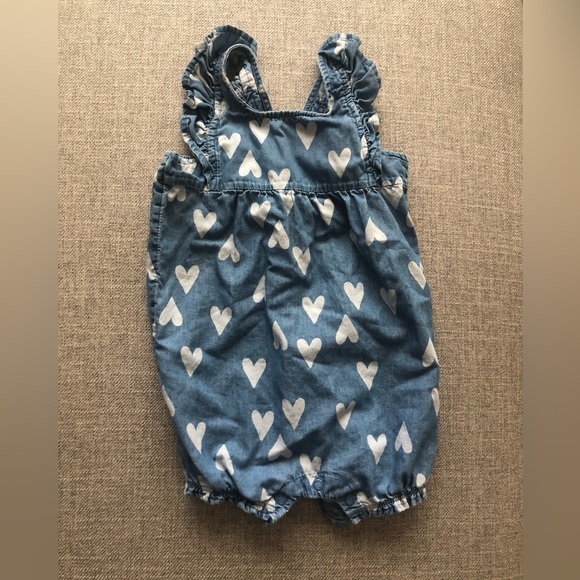 LilSunflower129's tweet photo. So good I had to share! Check out all the items I'm loving on @Poshmarkapp from @kristen_monaco #poshmark #fashion #style #shopmycloset #newbalance #vintage #carters: https://t.co/YXjvvefOcu https://t.co/MKan2xXBS4