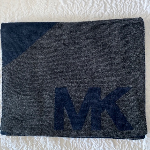 So good I had to share! Check out all the items I'm loving on <a href="/Poshmarkapp/">Poshmark</a> #poshmark #fashion #style #shopmycloset #michaelkors: posh.mk/G7cztd4ZtBb