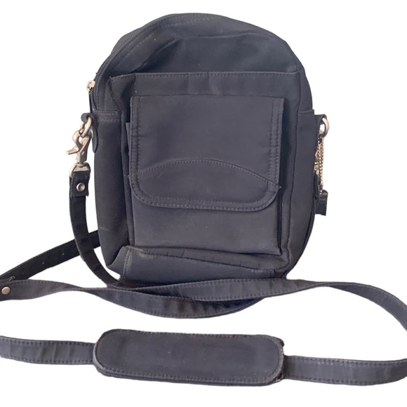 The Gift Yenta tweet media