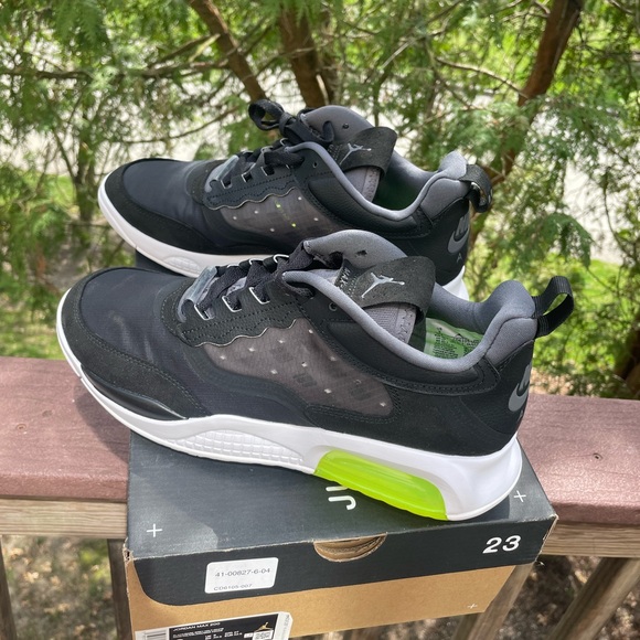 Keepinitretro7's tweet photo. So good I had to share! Check out all the items I'm loving on @Poshmarkapp #poshmark #fashion #style #shopmycloset #athleta #jordan #dior: https://t.co/myN10Rhi7c https://t.co/gCpC0eGPPh