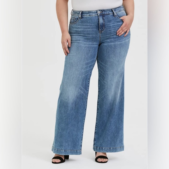 So good I had to share! Check out all the items I'm loving on <a href="/Poshmarkapp/">Poshmark</a> #poshmark #fashion #style #shopmycloset #barneysnewyork #torrid: posh.mk/PUKc4t9ZtBb