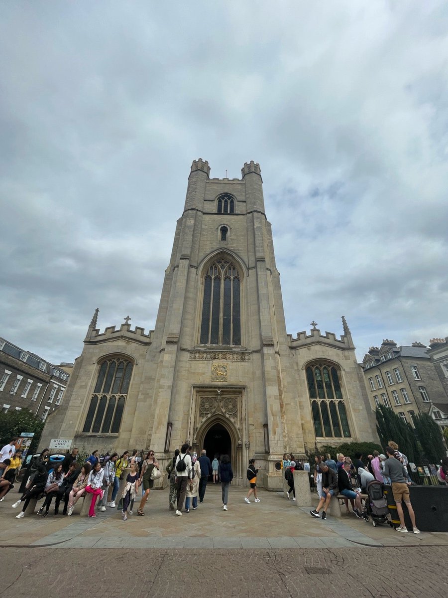 sonhyuk's tweet photo. I'm at King's College Chapel in Cambridge https://t.co/HHxPpiRLbu https://t.co/MwB4zdiQoX