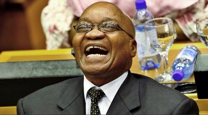 RenosterMohale's tweet photo. @destinyzee No one is safe here...... 😂😂😂🤞🤞 https://t.co/ZA4ZaptsMy